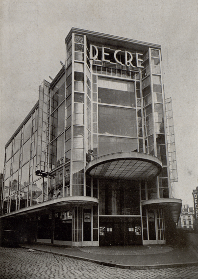 Photo du magasin Decré, légèrement de biais par rapport à la porte d'entrée.