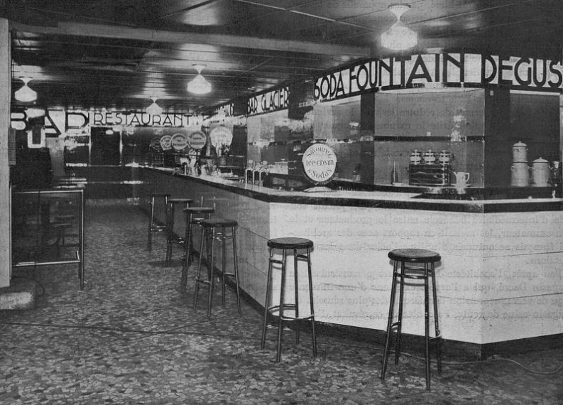 Photo du bar de restauration rapide du magasin Decré, montrant le comptoir.