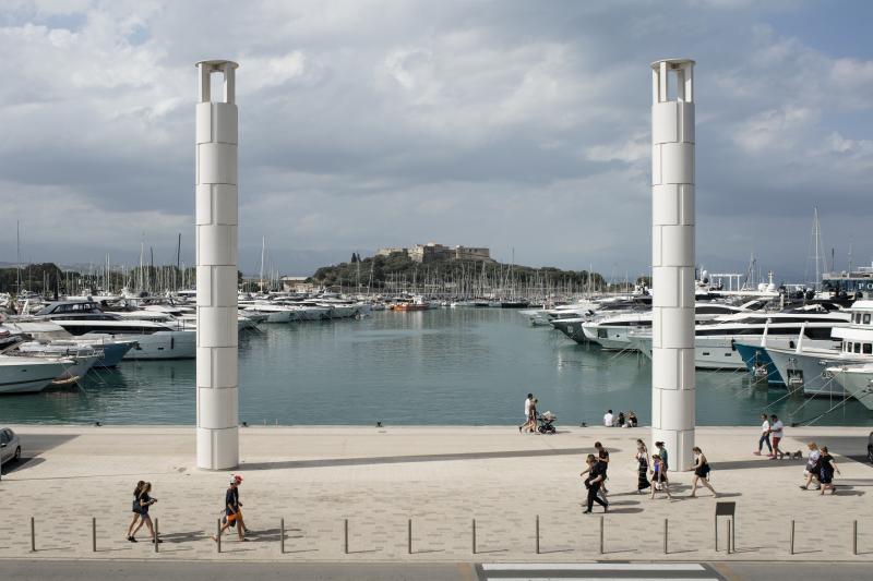 Colonnes rostrales, Port Vauban, Antibes  